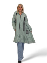 Capa de chuva com folhos