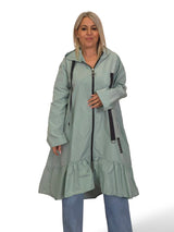 Capa de chuva com folhos