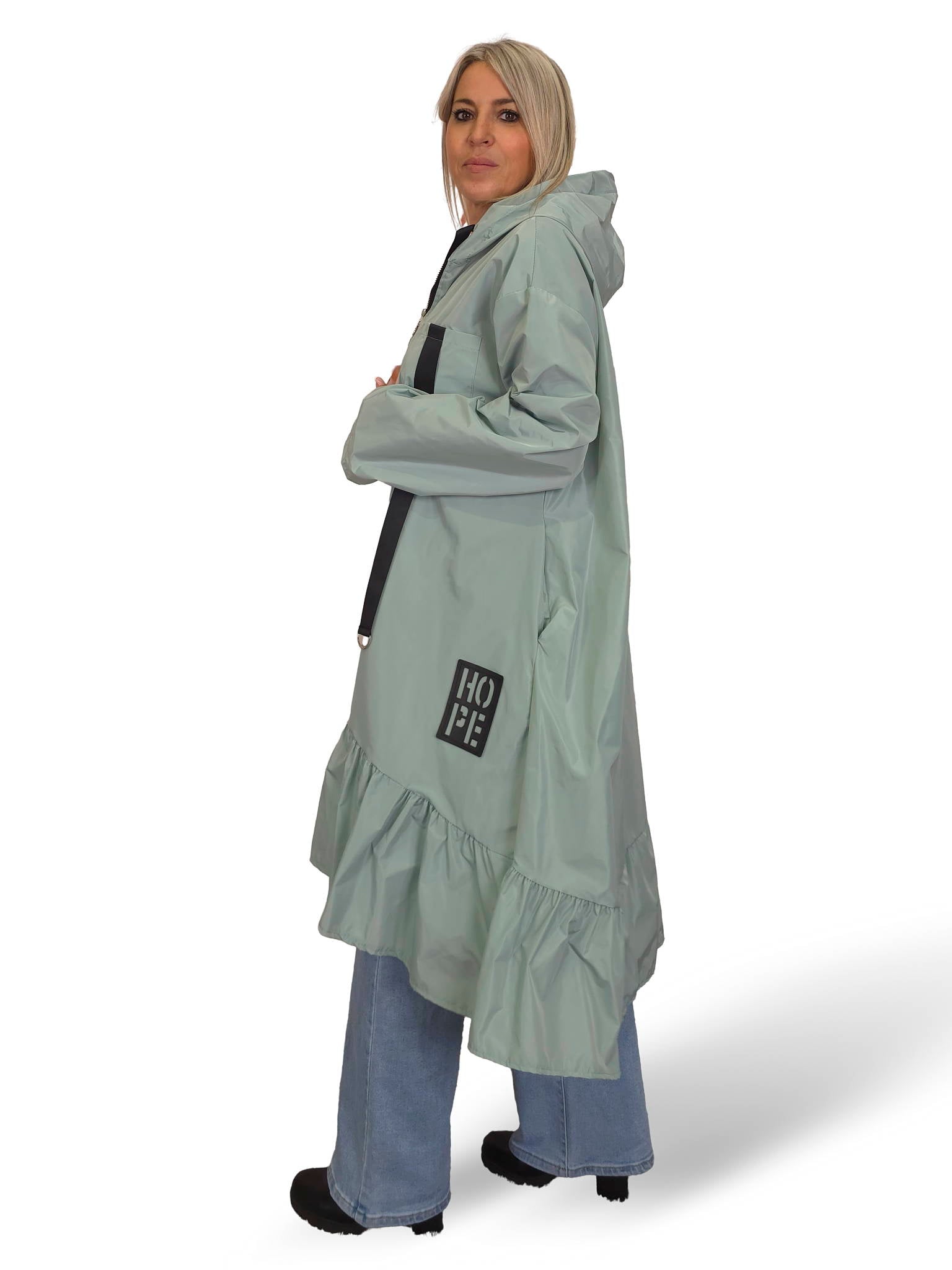 Capa de chuva com folhos