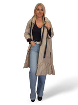 Capa de chuva com folhos
