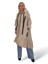 Capa de chuva com folhos