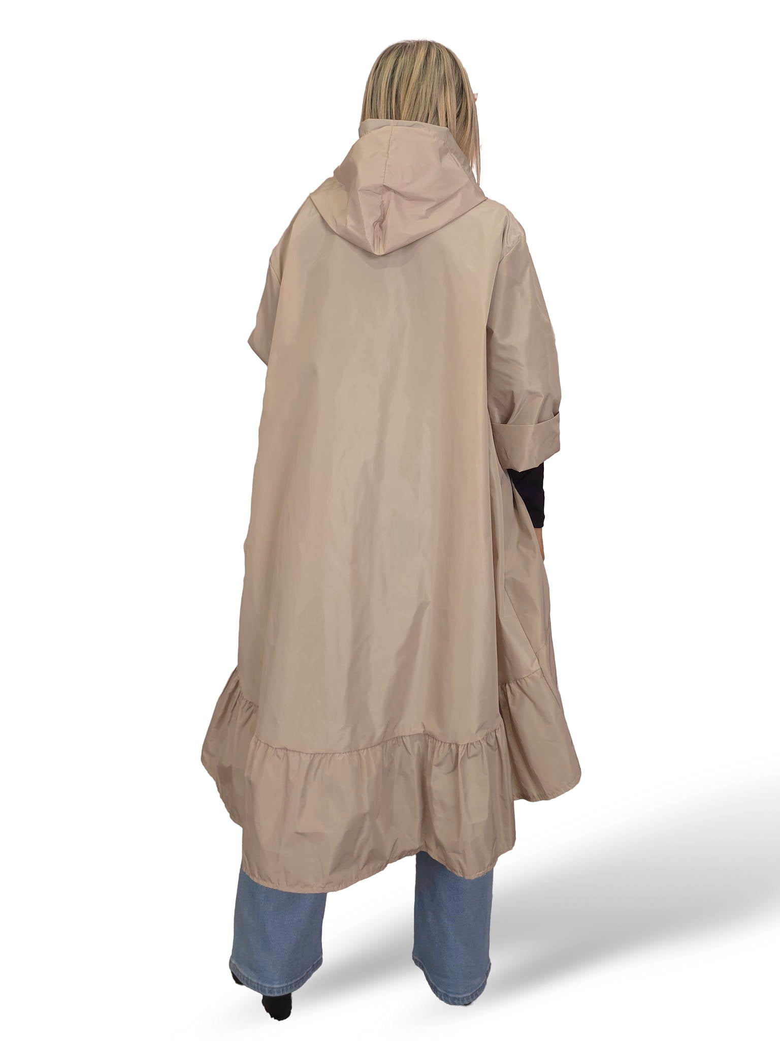 Capa de chuva com folhos