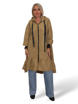 Capa de chuva com folhos