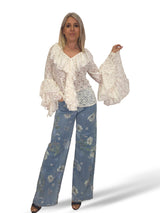 SPITZENBLUSE MIT RÜSCHEN UND V-AUSSCHNITT