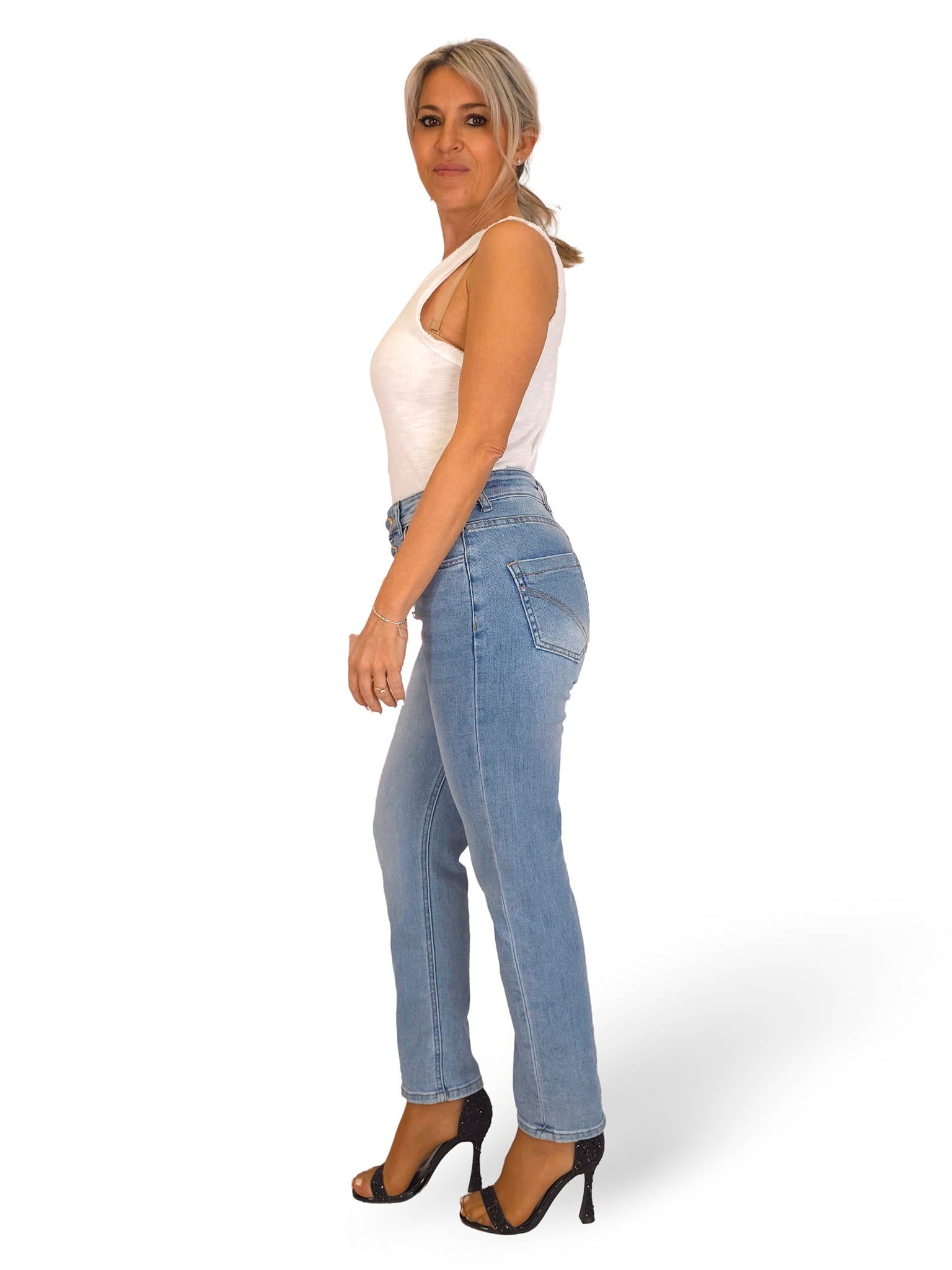 JEANS MIT HERZKNÖPFEN JOT