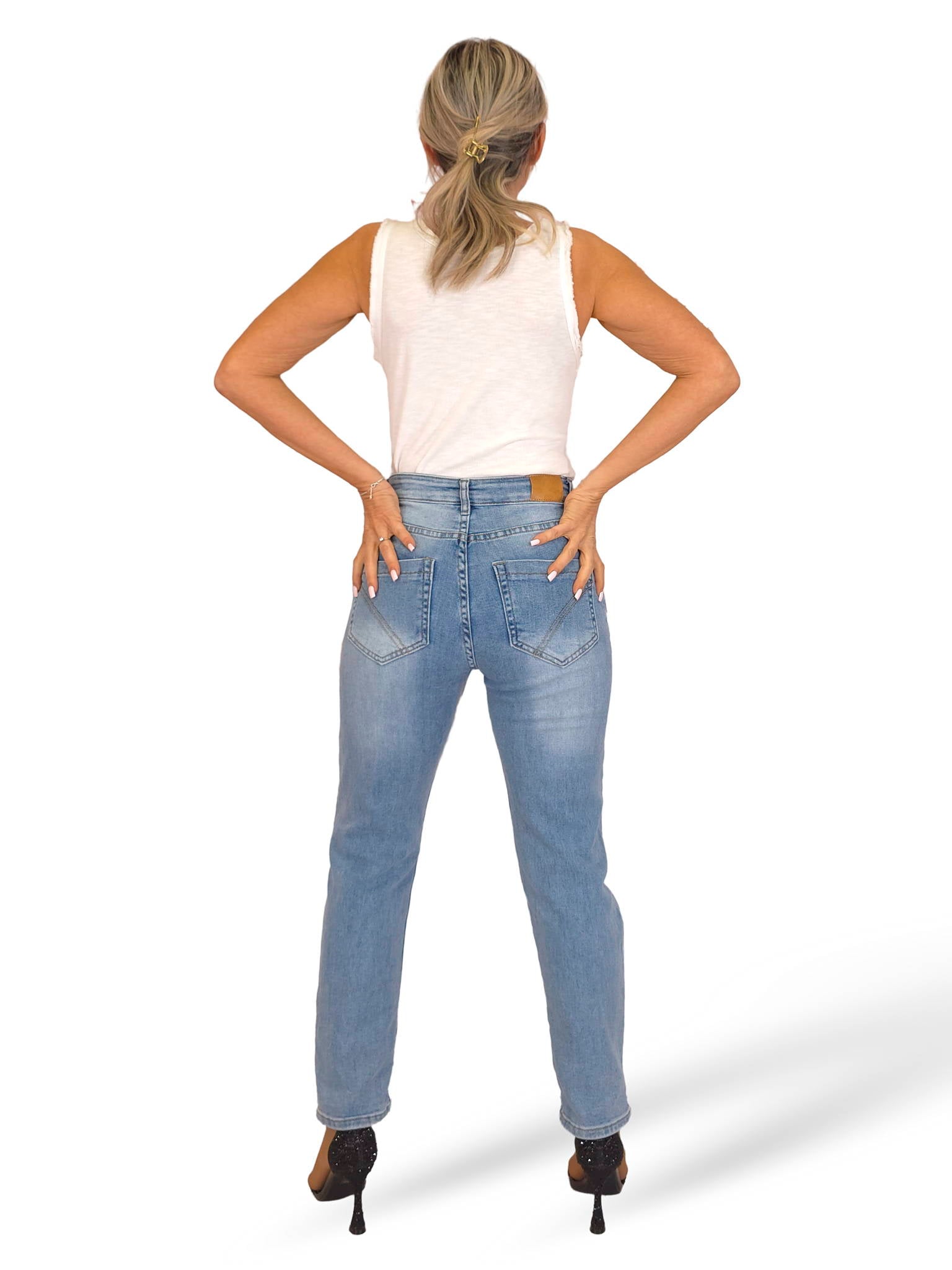 JEANS MIT HERZKNÖPFEN JOT