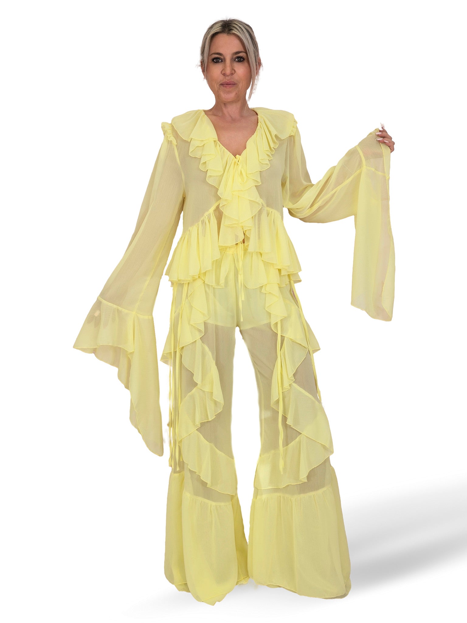 Completo composto da camicetta in chiffon e pantaloni con volant