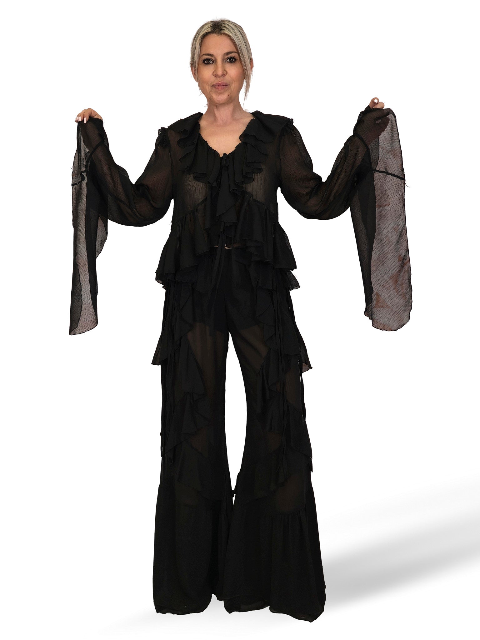 Completo composto da camicetta in chiffon e pantaloni con volant