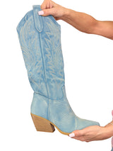 BOTAS DE CANO ALTO ESTILO COWBOY EM JEANS