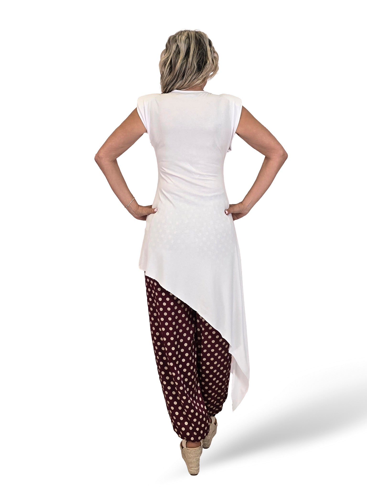 VESTIDO T-SHIRT ASSIMÉTRICO COM OMBRO