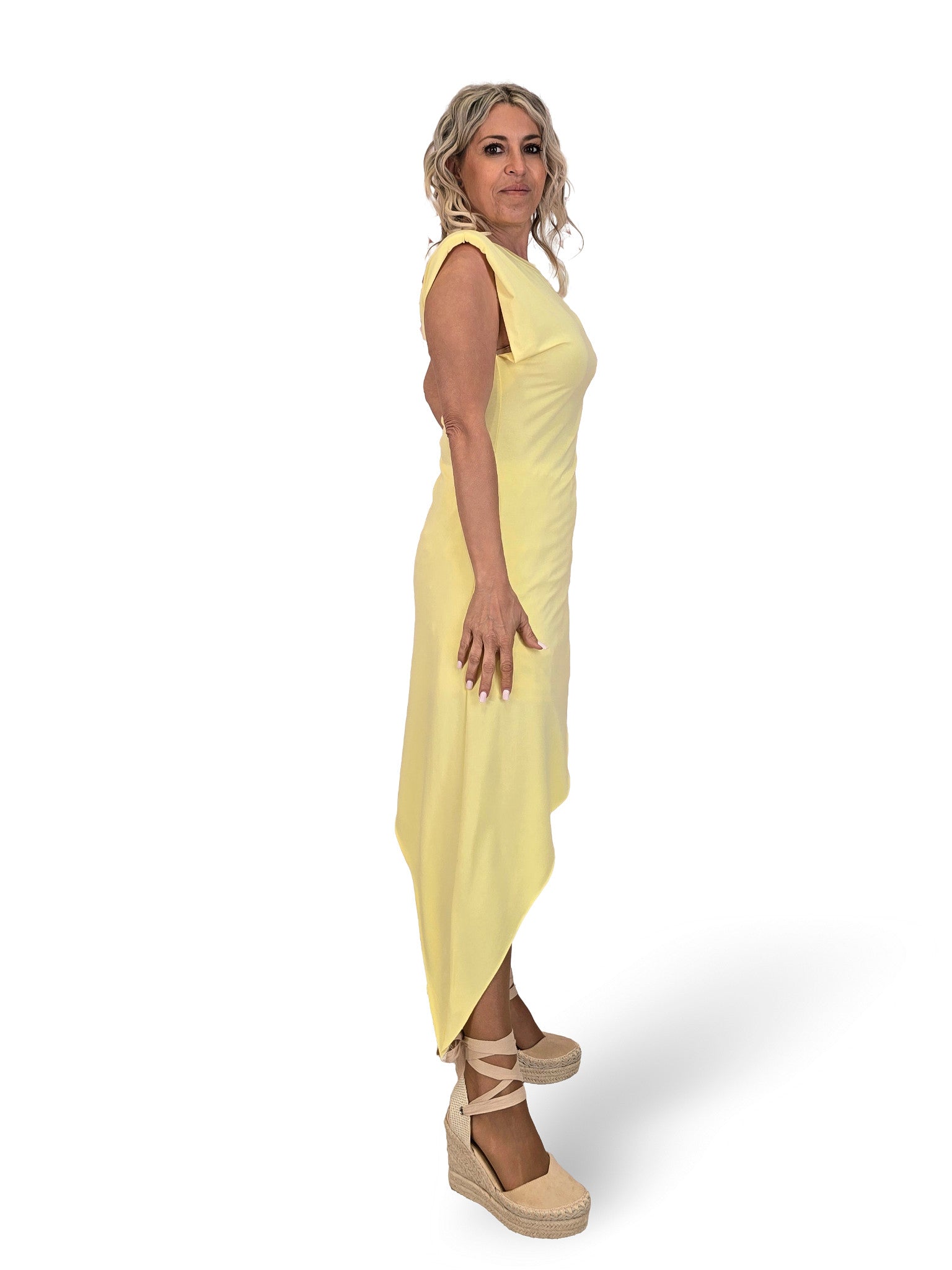 VESTIDO T-SHIRT ASSIMÉTRICO COM OMBRO
