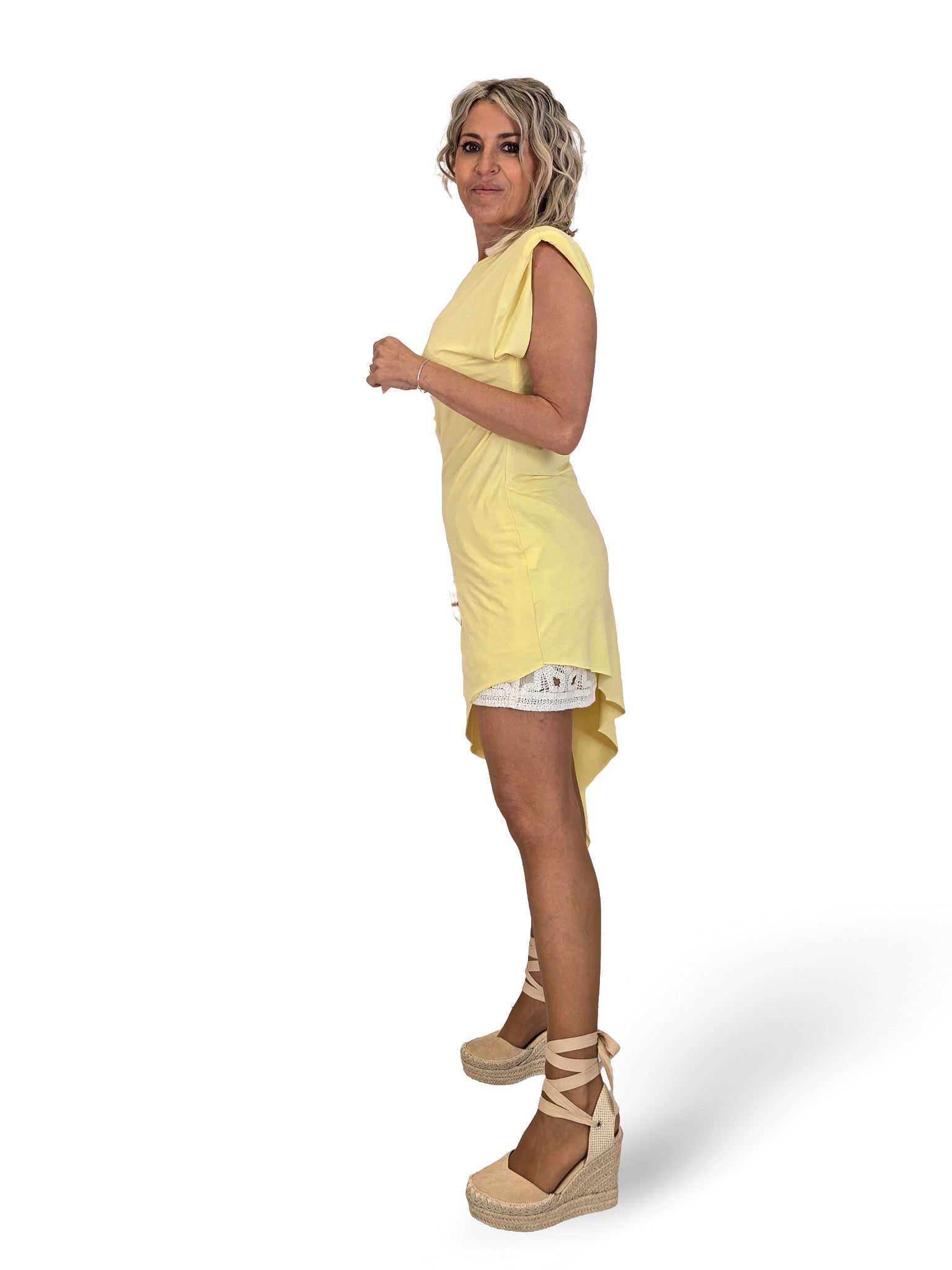 VESTIDO T-SHIRT ASSIMÉTRICO COM OMBRO