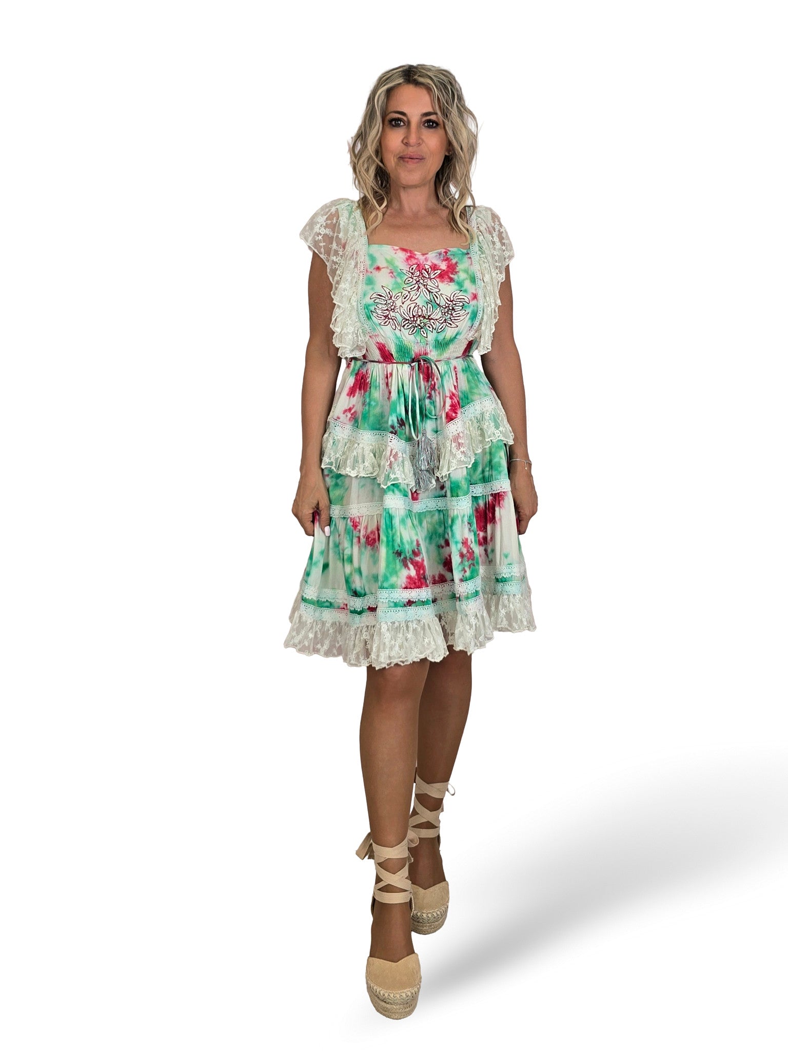 VESTIDO CORTO TIE DYE VOLANTES ENCAJE JOT