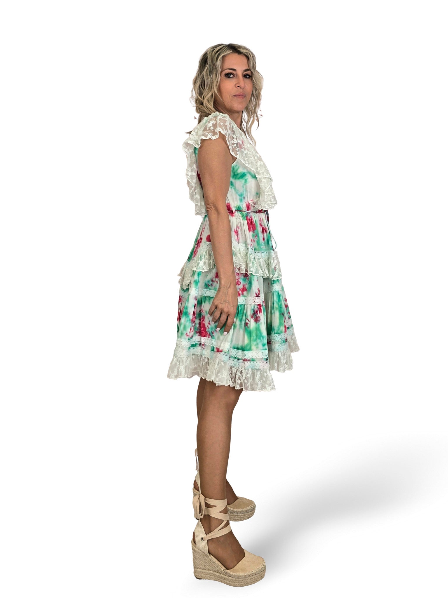 VESTIDO CORTO TIE DYE VOLANTES ENCAJE JOT