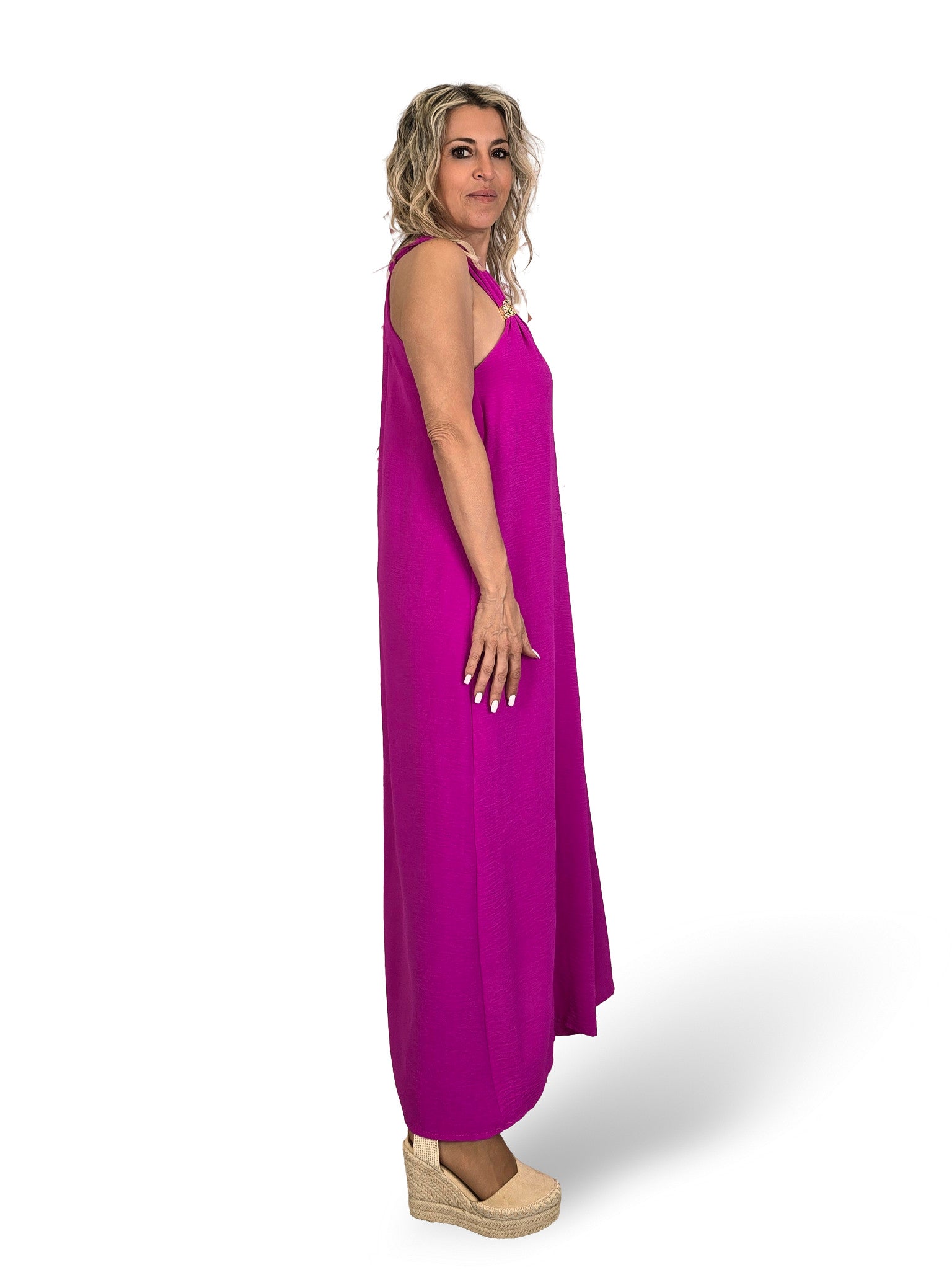 VESTIDO PLISSADO COM MISSANGAS DOURADAS