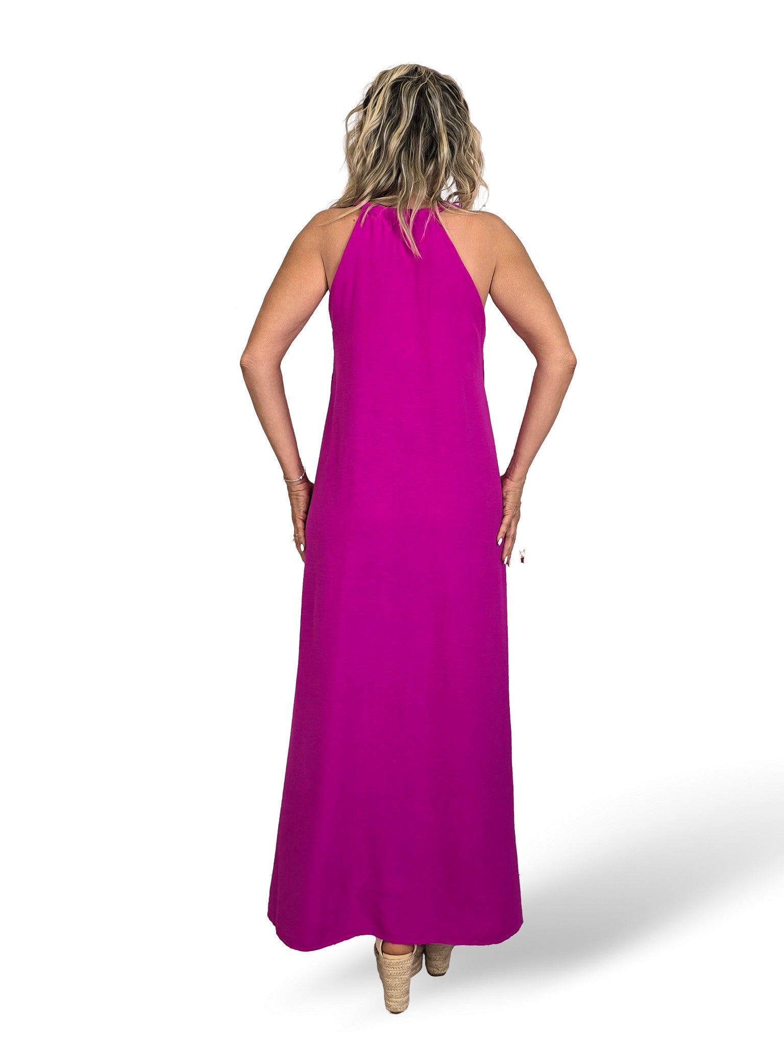 VESTIDO PLISSADO COM MISSANGAS DOURADAS