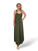 VESTIDO PLISSADO COM MISSANGAS DOURADAS