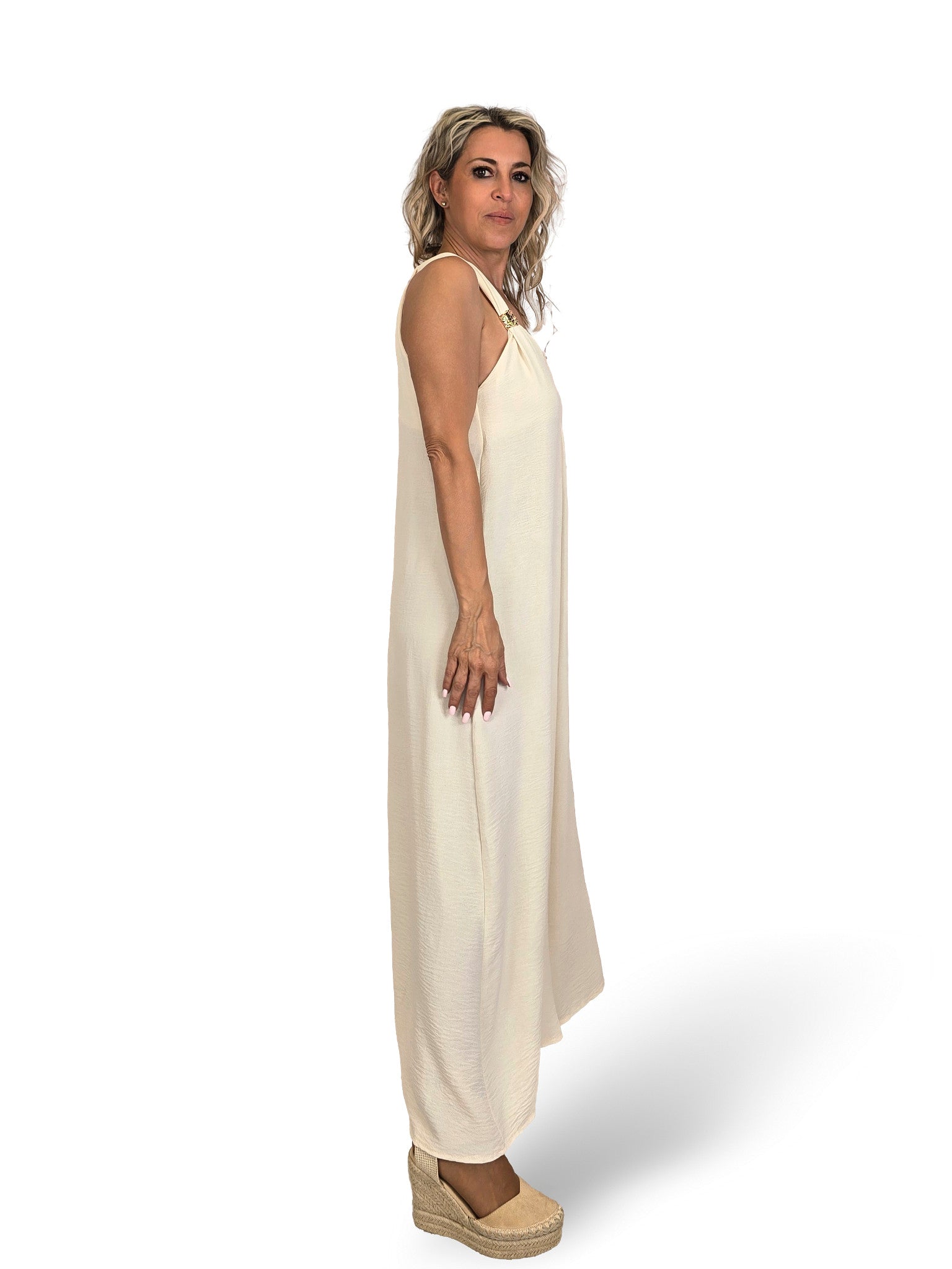VESTIDO PLISSADO COM MISSANGAS DOURADAS