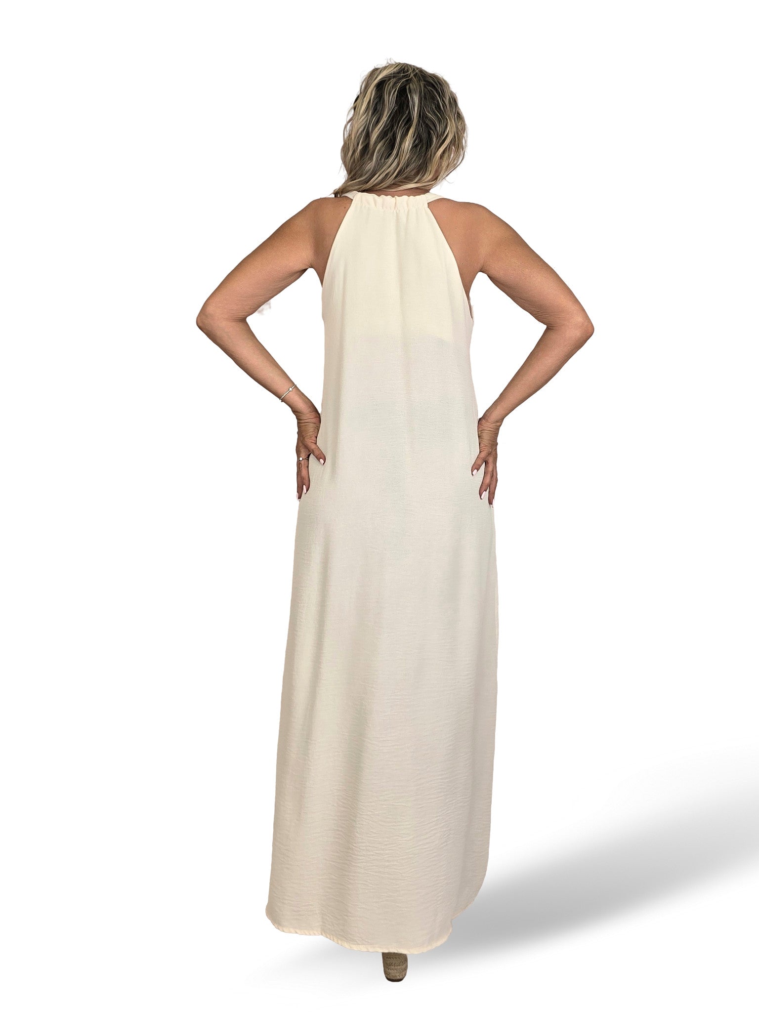VESTIDO PLISSADO COM MISSANGAS DOURADAS