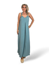 VESTIDO PLISSADO COM MISSANGAS DOURADAS