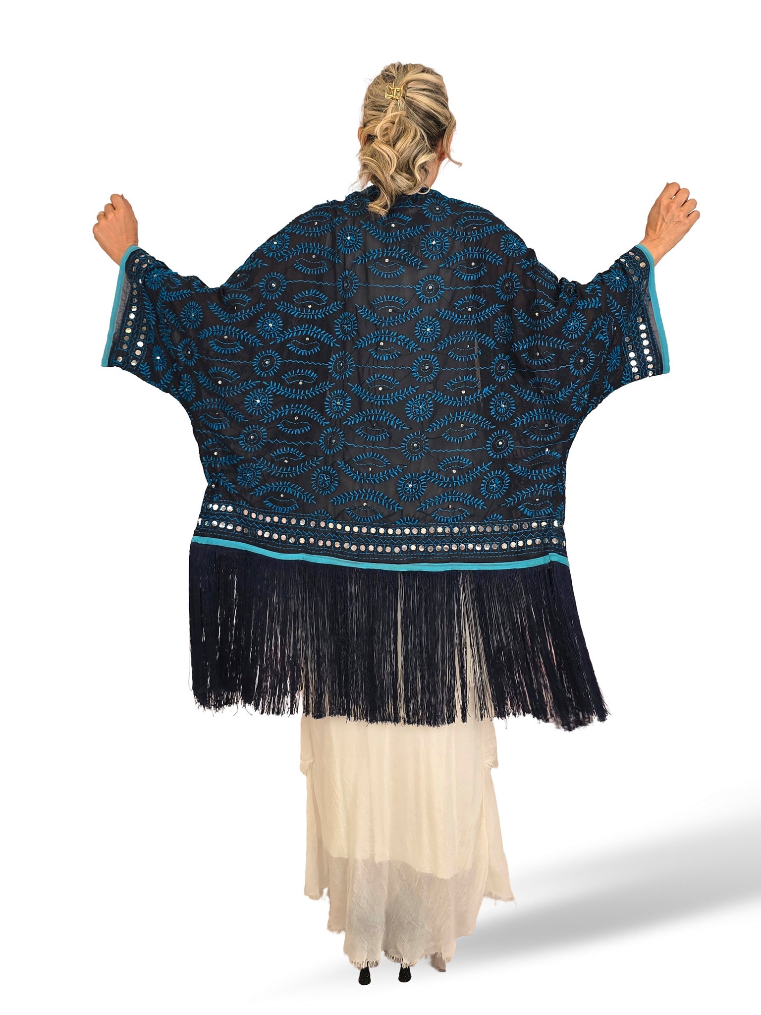 KIMONO CORTO BORDADO FLECOS JOT
