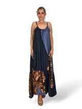 MAXI VESTIDO SEDA GRAN VUELO ESTAMPADO MARINO