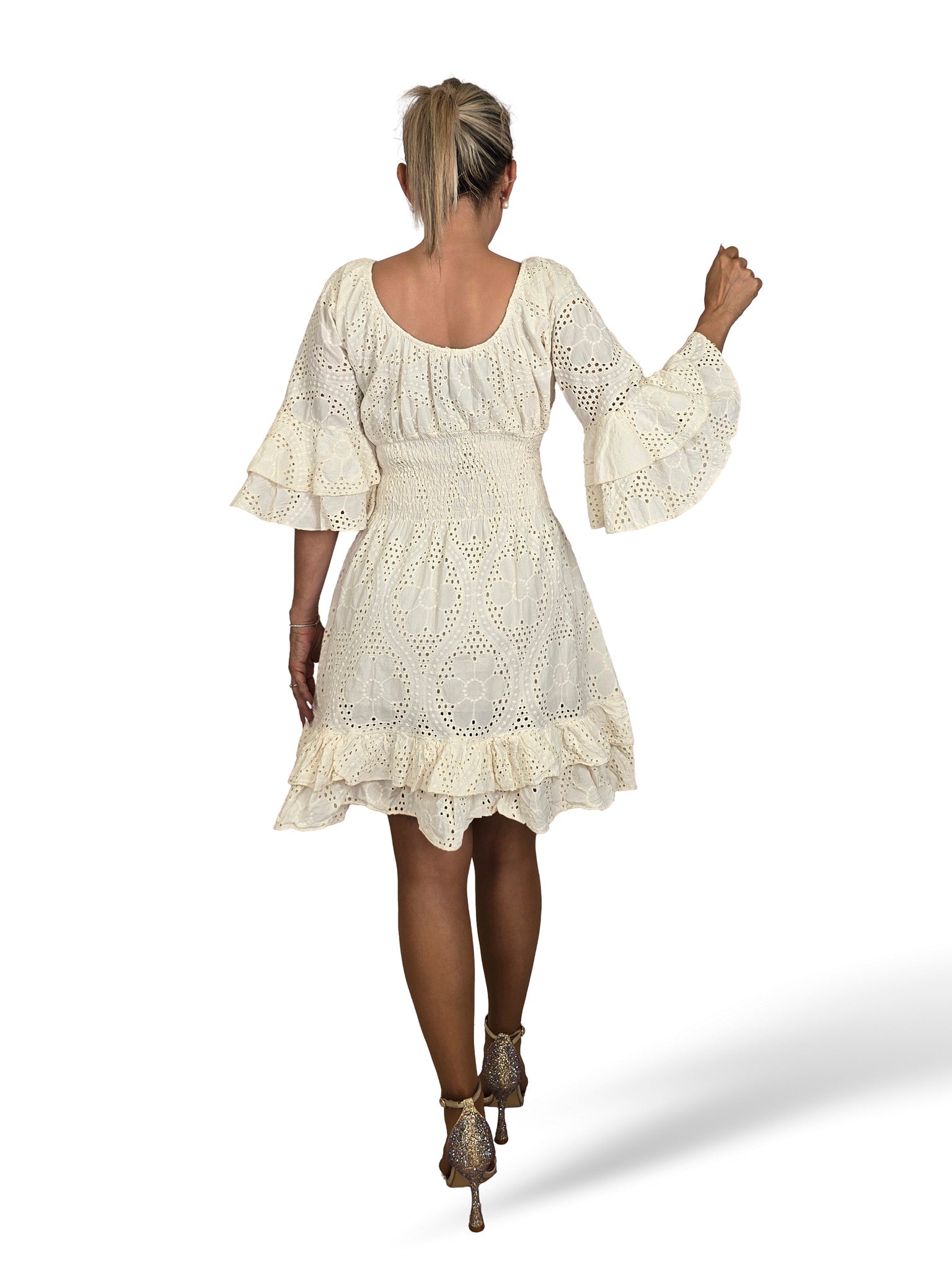 VESTIDO CURTO BEGE BORDADO AO ESTILO INGLÊS