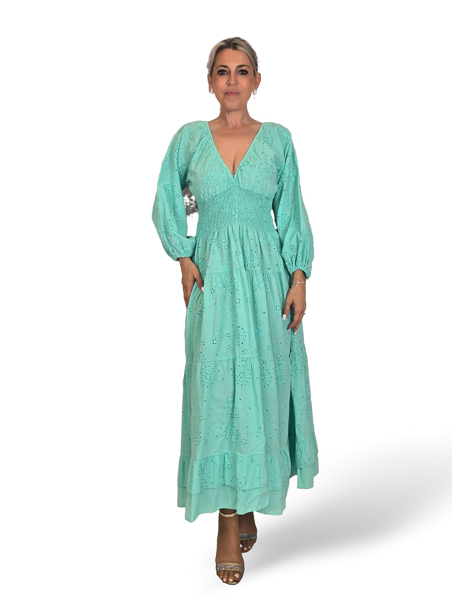 Vestido comprido turquesa recortado e bordado
