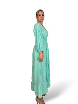Vestido comprido turquesa recortado e bordado