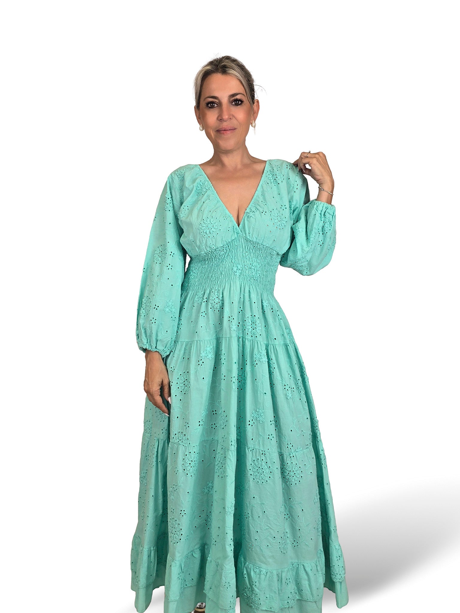 Vestido comprido turquesa recortado e bordado