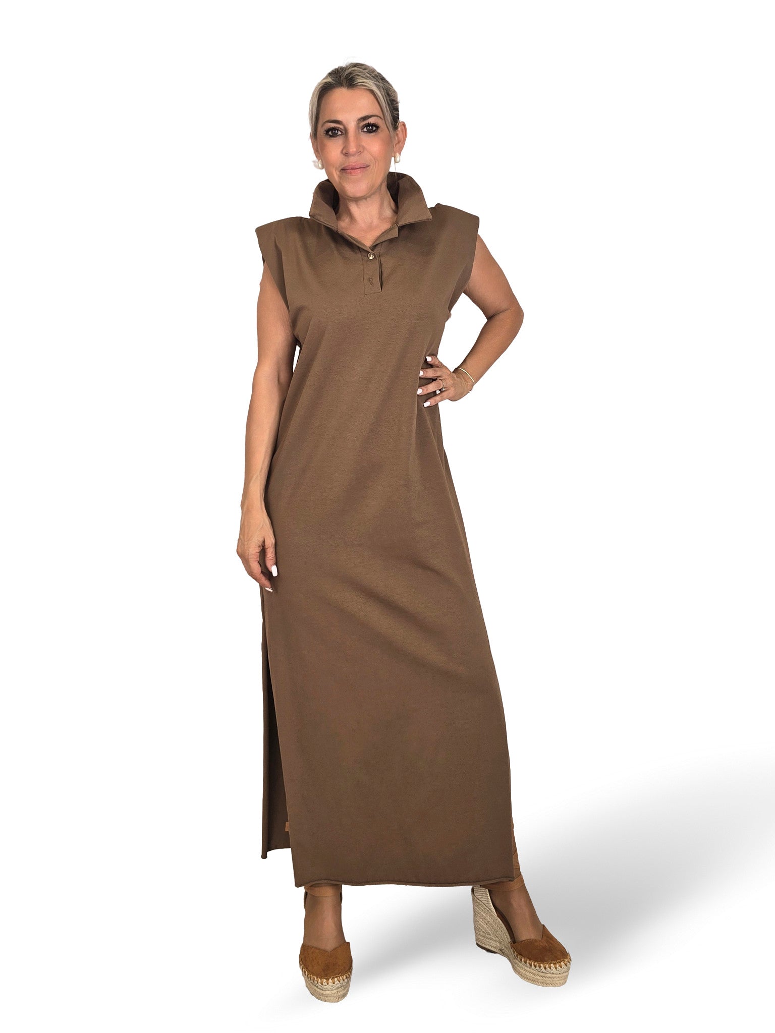 VESTIDO POLO MOCHA COM OMBROEIRAS