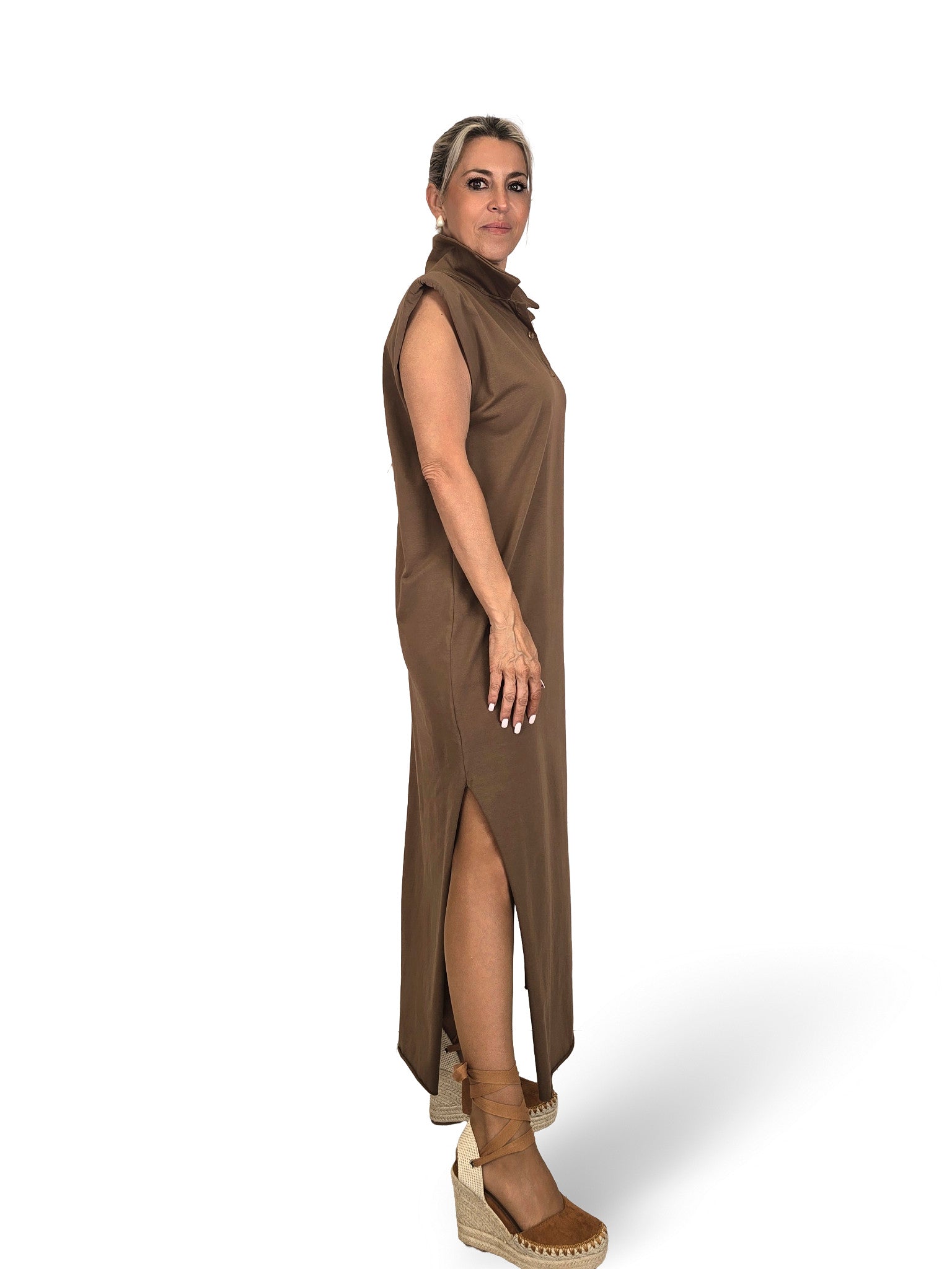 VESTIDO POLO MOCHA COM OMBROEIRAS