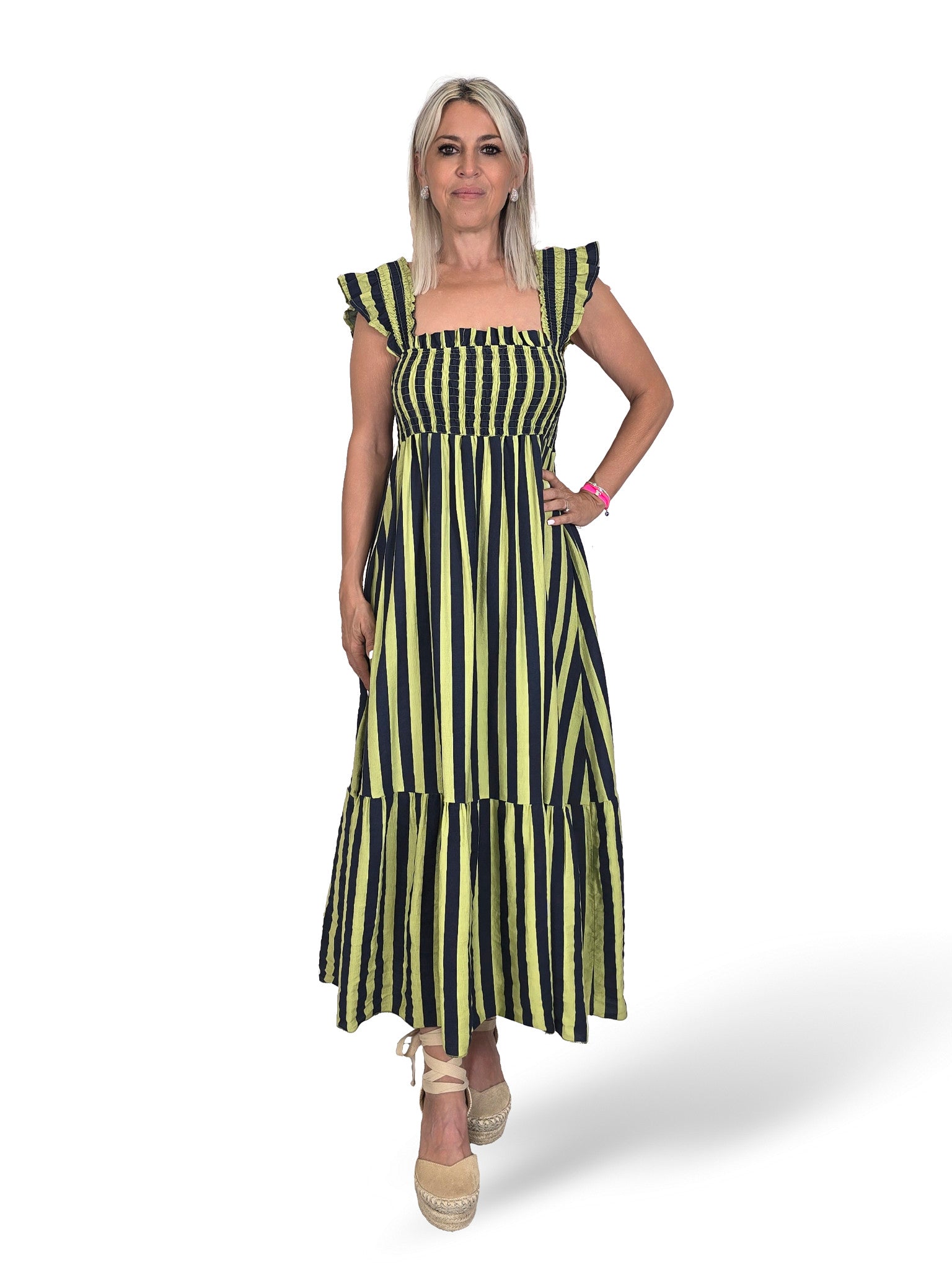 Vestido favo de mel com folhos e riscas