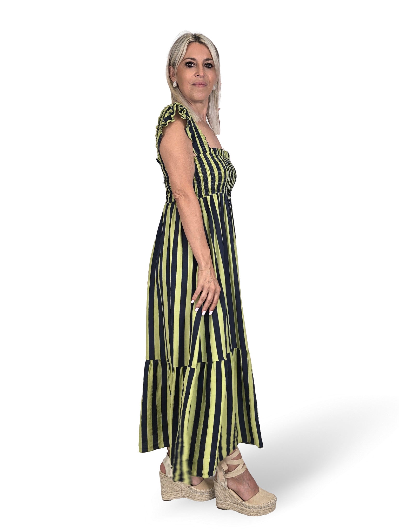 Vestido favo de mel com folhos e riscas