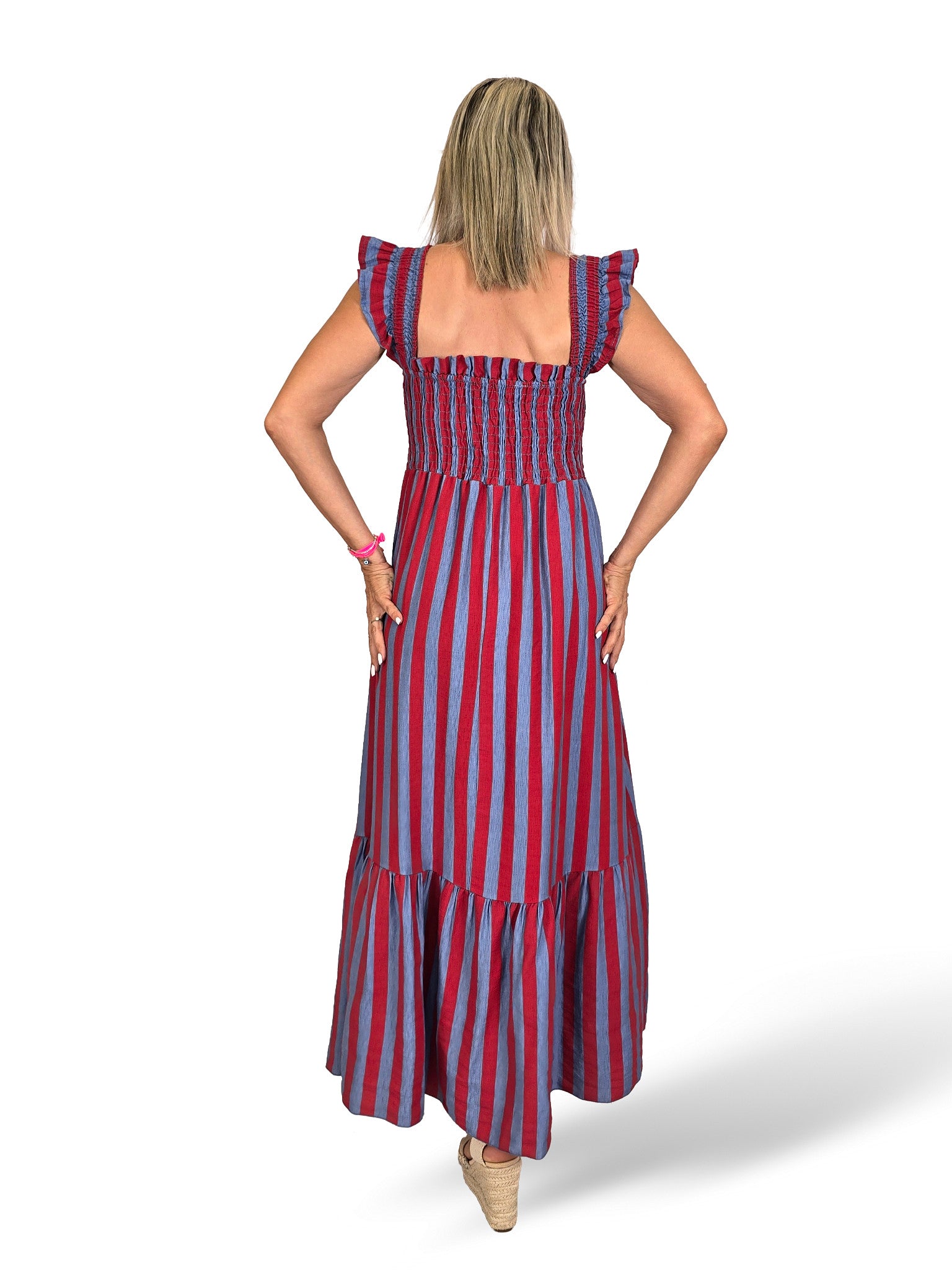 Vestido favo de mel com folhos e riscas