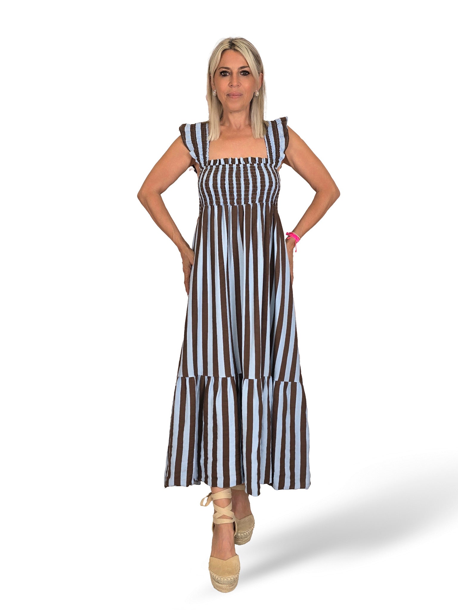 Vestido favo de mel com folhos e riscas