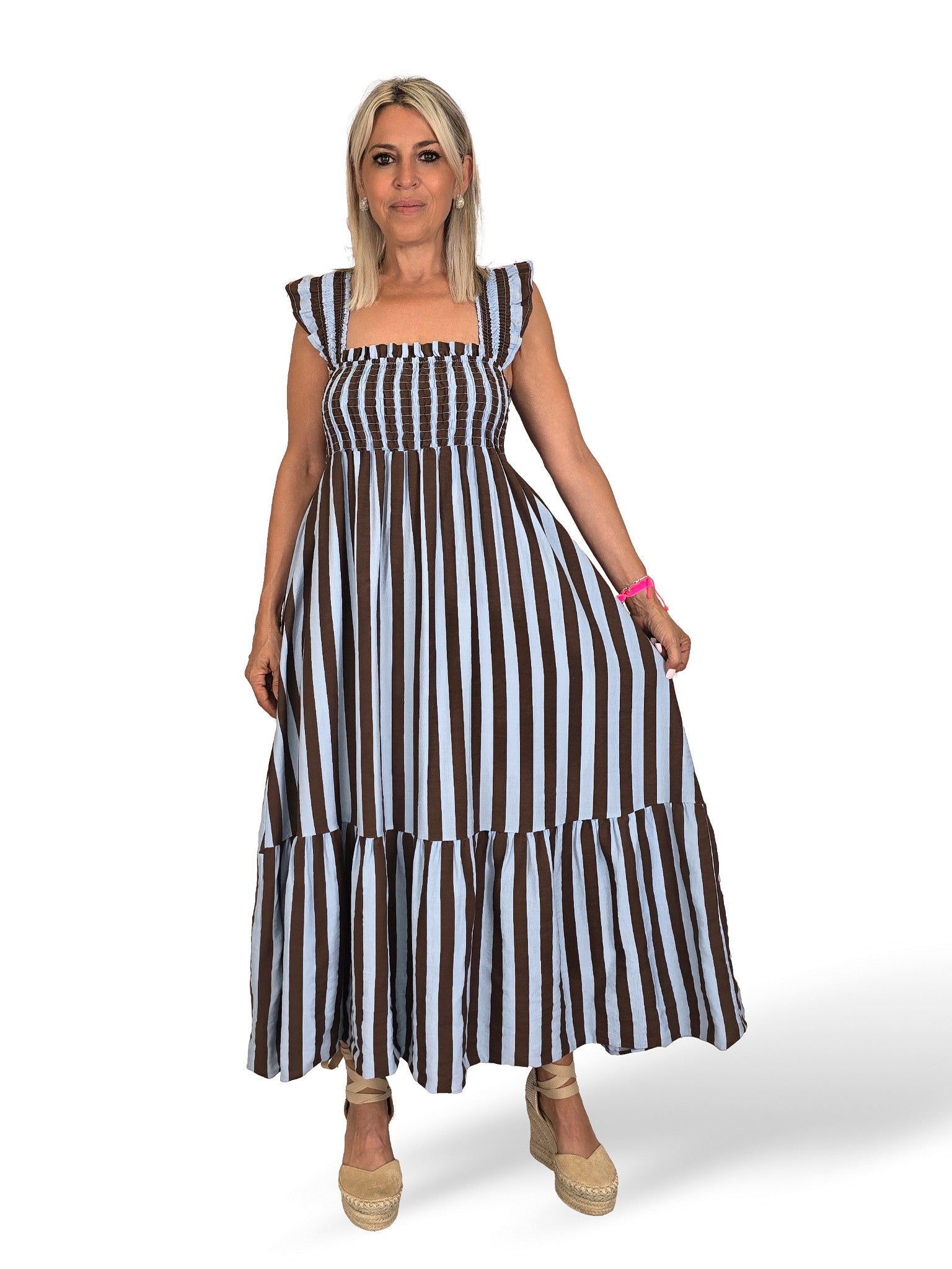 Vestido favo de mel com folhos e riscas