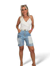 JOT GESTREIFTE UND GESCHNITTENE DENIMSHORTS