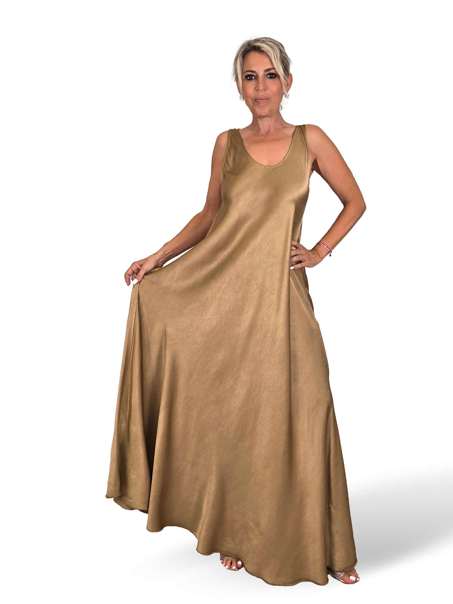 ROBE À LONGUES BRETELLES EN SATIN