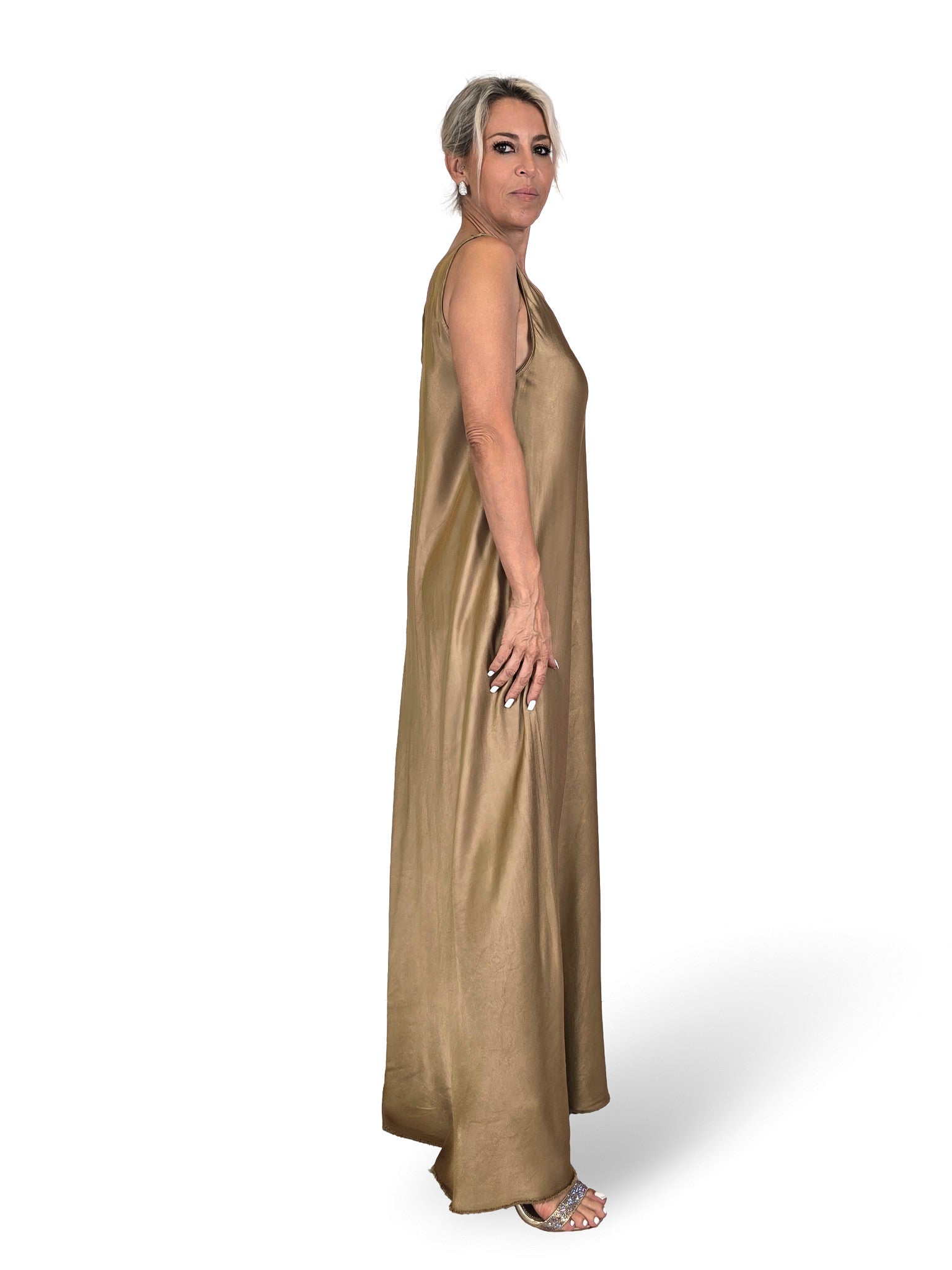 ROBE À LONGUES BRETELLES EN SATIN