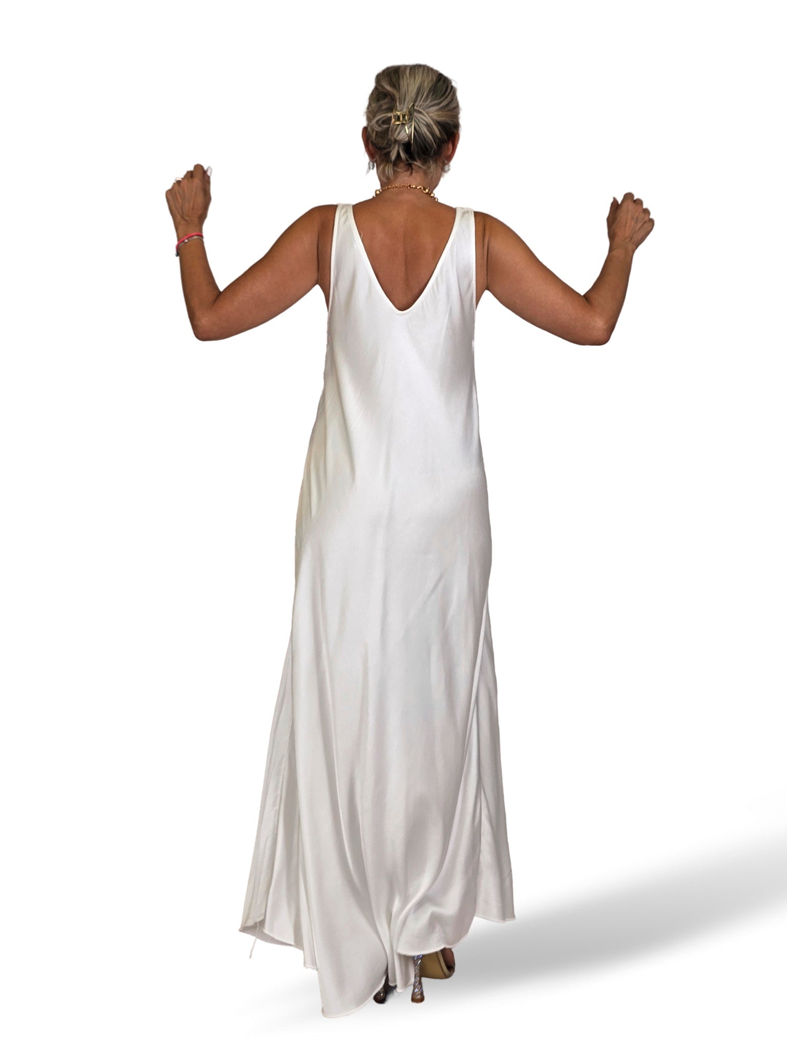 ROBE À LONGUES BRETELLES EN SATIN