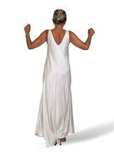 ROBE À LONGUES BRETELLES EN SATIN