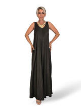 ROBE À LONGUES BRETELLES EN SATIN