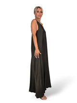 ROBE À LONGUES BRETELLES EN SATIN