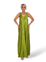 ROBE À LONGUES BRETELLES EN SATIN