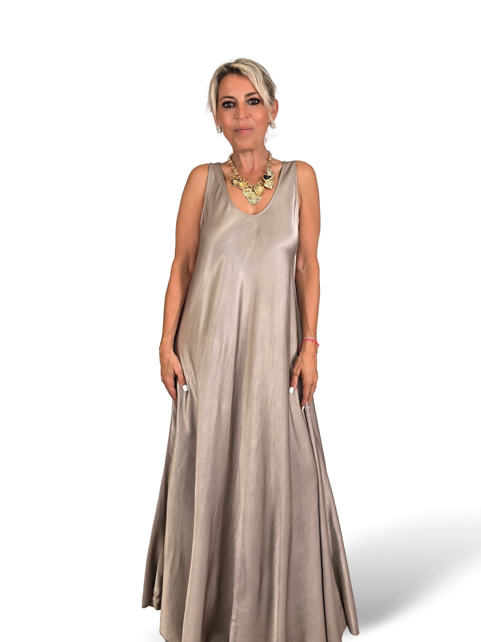 ROBE À LONGUES BRETELLES EN SATIN