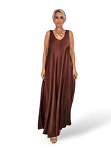 ROBE À LONGUES BRETELLES EN SATIN