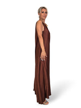 ROBE À LONGUES BRETELLES EN SATIN