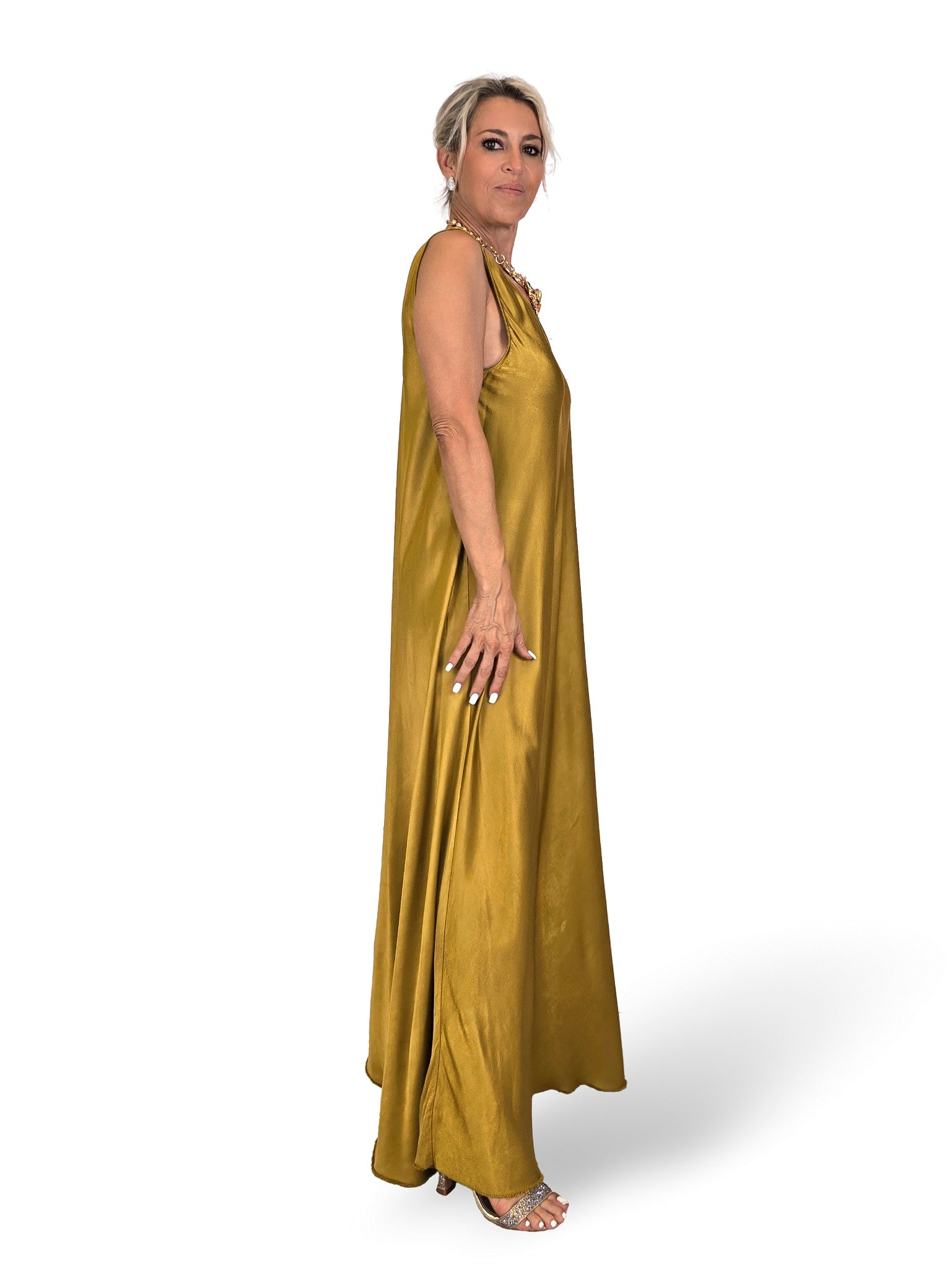 ROBE À LONGUES BRETELLES EN SATIN