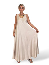ROBE À LONGUES BRETELLES EN SATIN